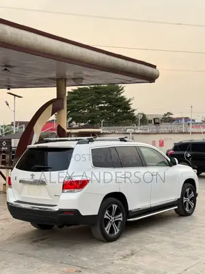 Toyota Highlander Limited 3.5l 4WD 2013 White
