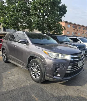 Toyota Highlander 2019 Brown