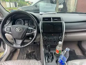 Toyota Camry XLE 4dr Sedan (2.5L 4cyl 6A) 2016 Silver