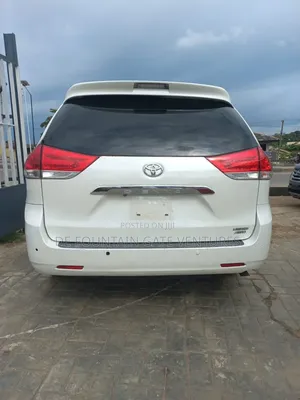 Toyota Sienna Limited 7 Passenger 2011 White