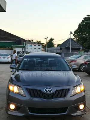 Toyota Camry SE 4dr Sedan (2.5L 4cyl 6A) 2011 Gray