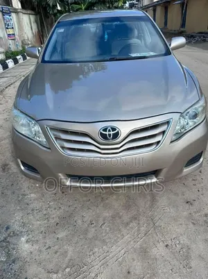 Toyota Camry 2009 Gold