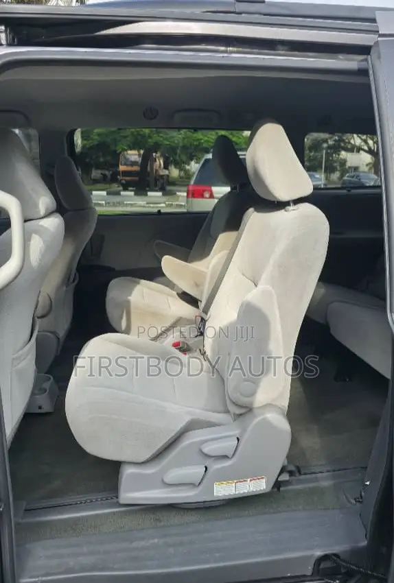 Toyota Sienna 2017 Gray