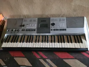 Yamaha PSR E413