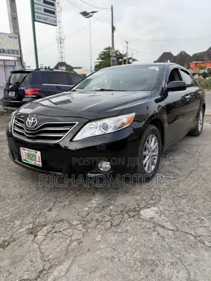 Toyota Camry XLE V6 4dr Sedan (3.5L 6cyl 6A) 2011 Gray