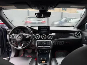 Mercedes-Benz GLA 250 2018 Blue