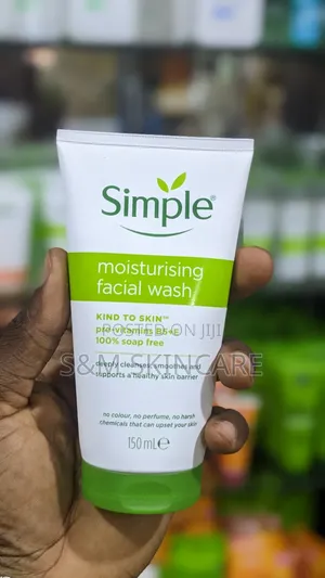 Simple Moisturising Facial Wash With Pro-Vitamin B5 and E 150ml