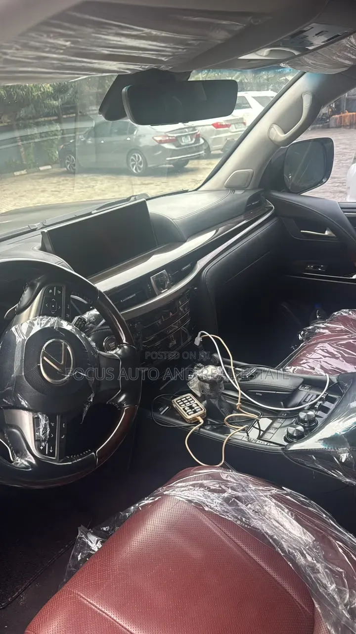 Lexus LX 570 AWD 2018 Gold