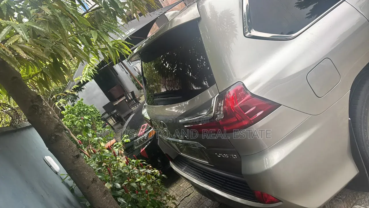 Lexus LX 570 AWD 2018 Gold