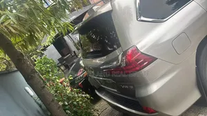 Lexus LX 570 AWD 2018 Gold