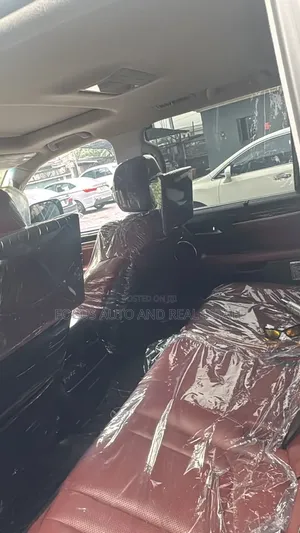 Lexus LX 570 AWD 2018 Gold
