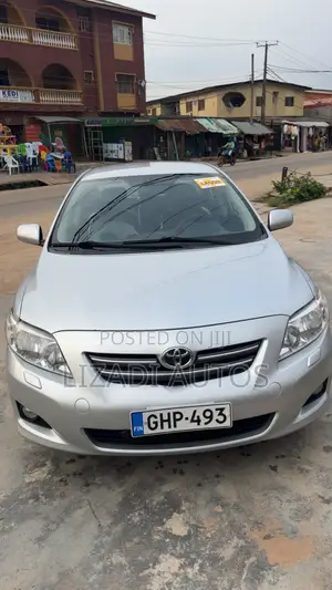 Toyota Corolla XLE 4dr Sedan (1.8L 4cyl 4A) 2010 Silver
