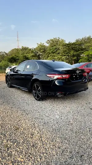 Toyota Camry XLE (2.5L 4cyl 8A) 2019