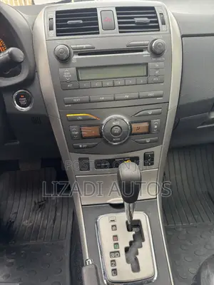 Toyota Corolla XLE 4dr Sedan (1.8L 4cyl 4A) 2010 Silver