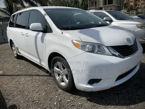Toyota Sienna 2011 White