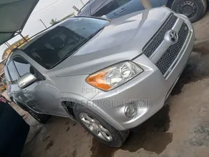 Toyota RAV4 2.5 2011 Silver