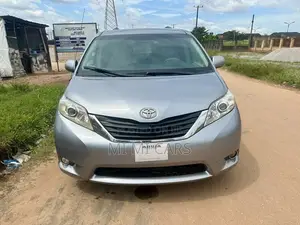 Toyota Sienna LE 8 Passenger 2012 Silver