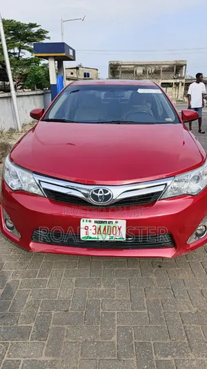 Toyota Camry XLE 4dr Sedan (2.5L 4cyl 6A) 2013 Red