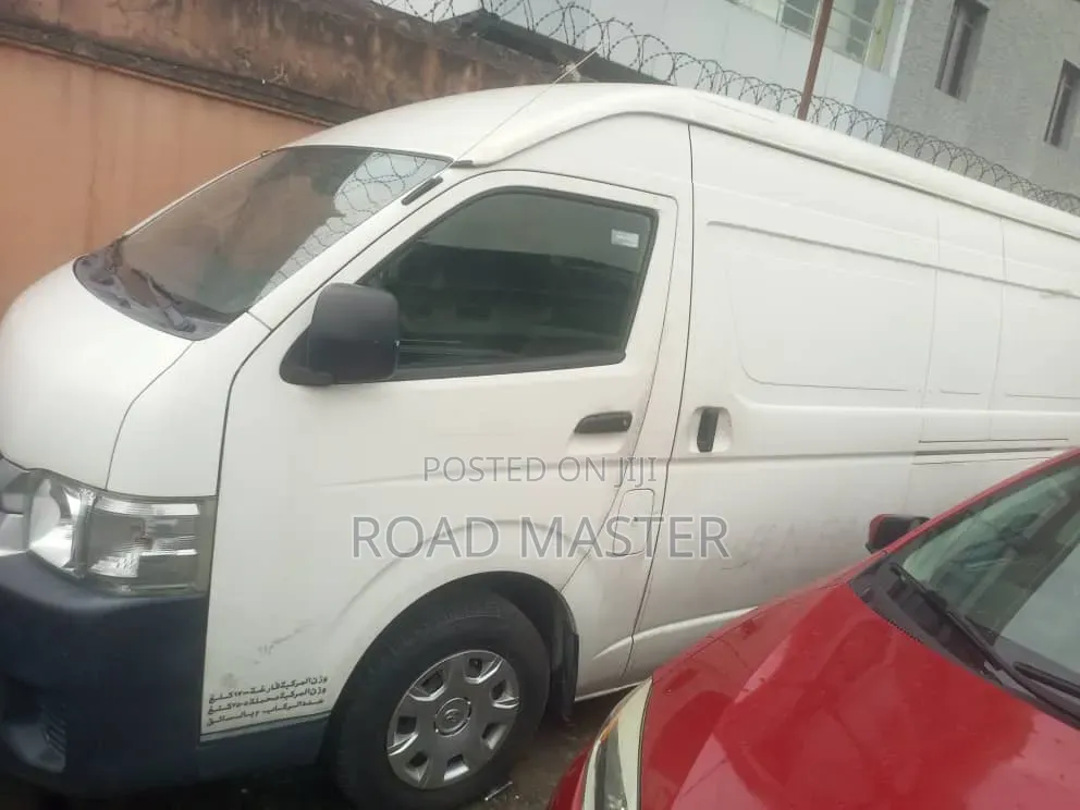 Toyota HiAce 2017 White