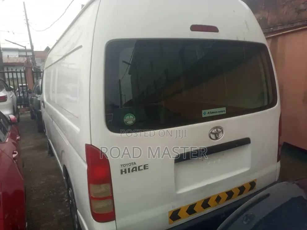 Toyota HiAce 2017 White