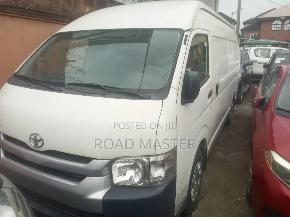 Toyota HiAce 2017 White