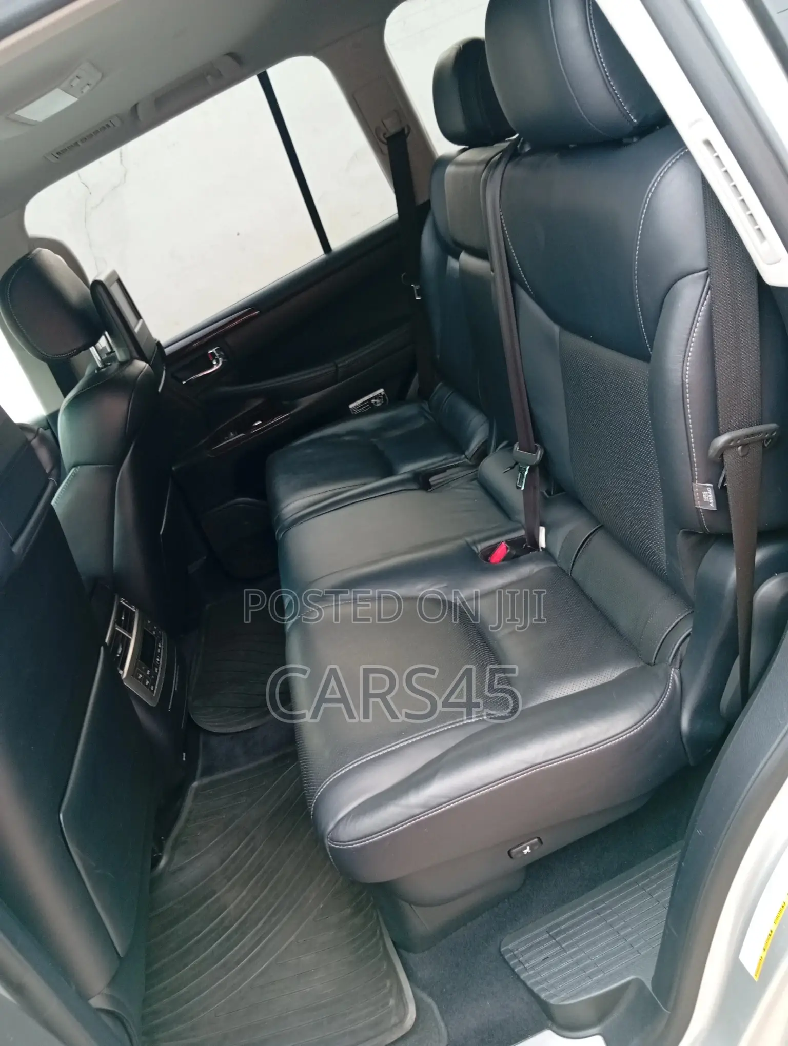 Lexus LX 570 AWD 2013 Silver