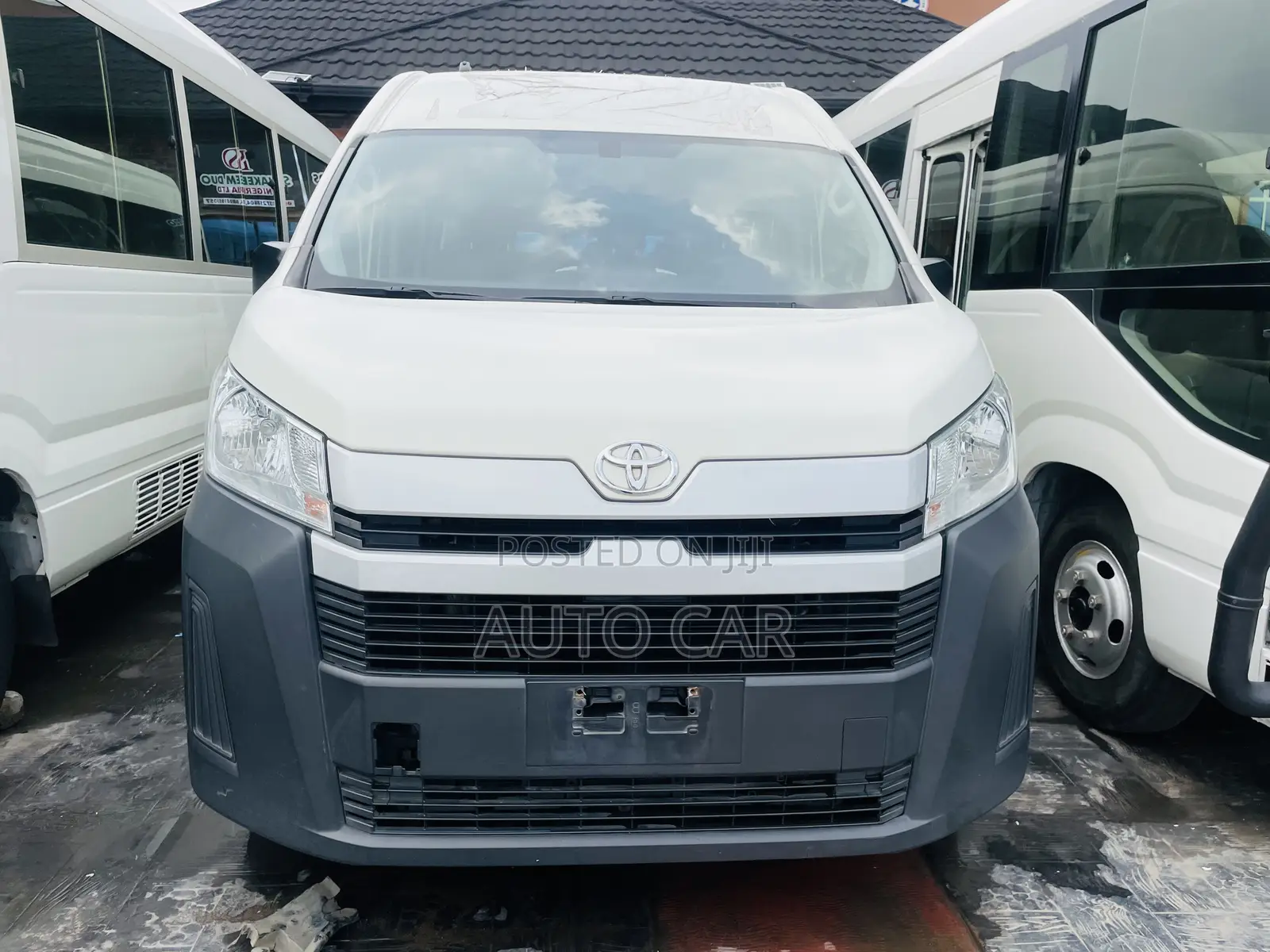 Toyota HiAce 2021 White