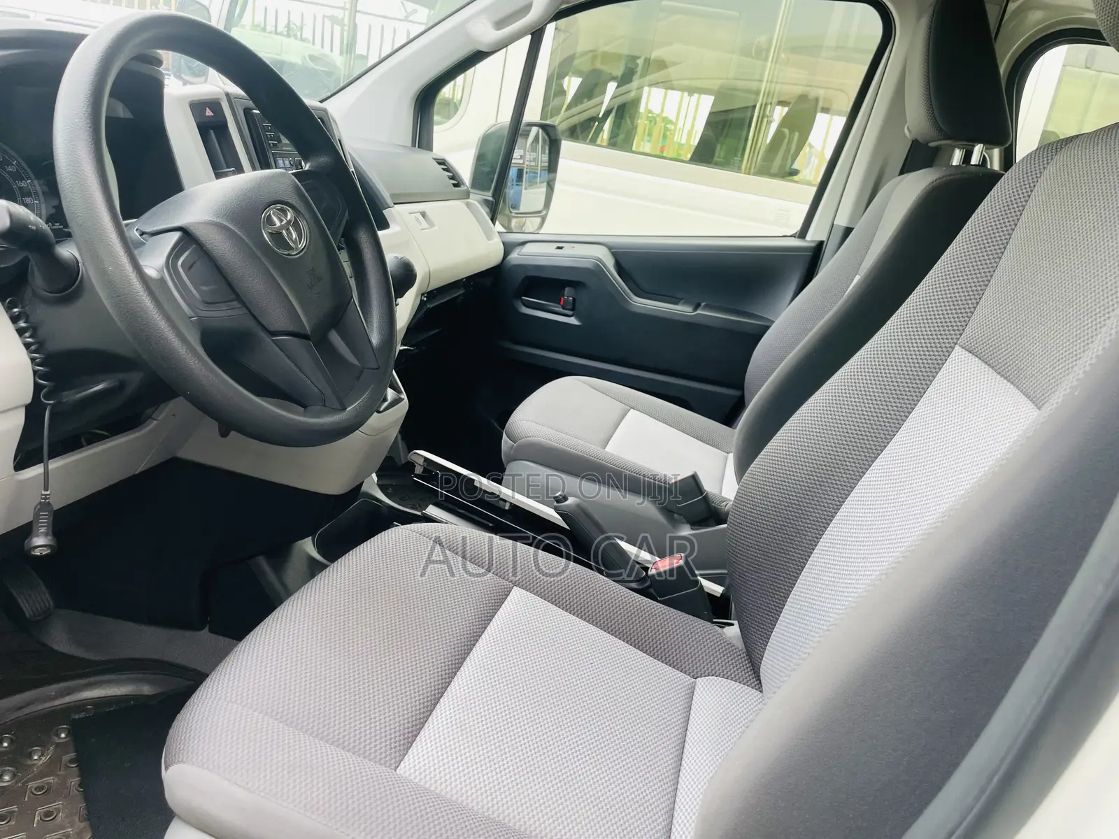 Toyota HiAce 2021 White