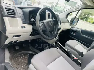Toyota HiAce 2021 White