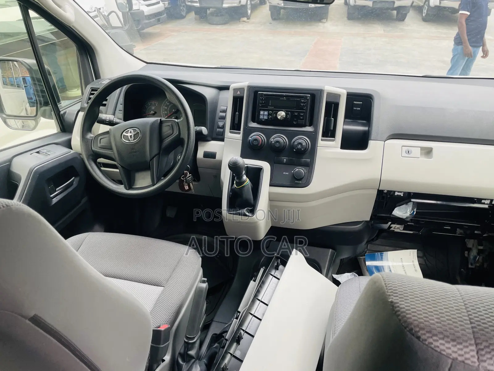 Toyota HiAce 2021 White