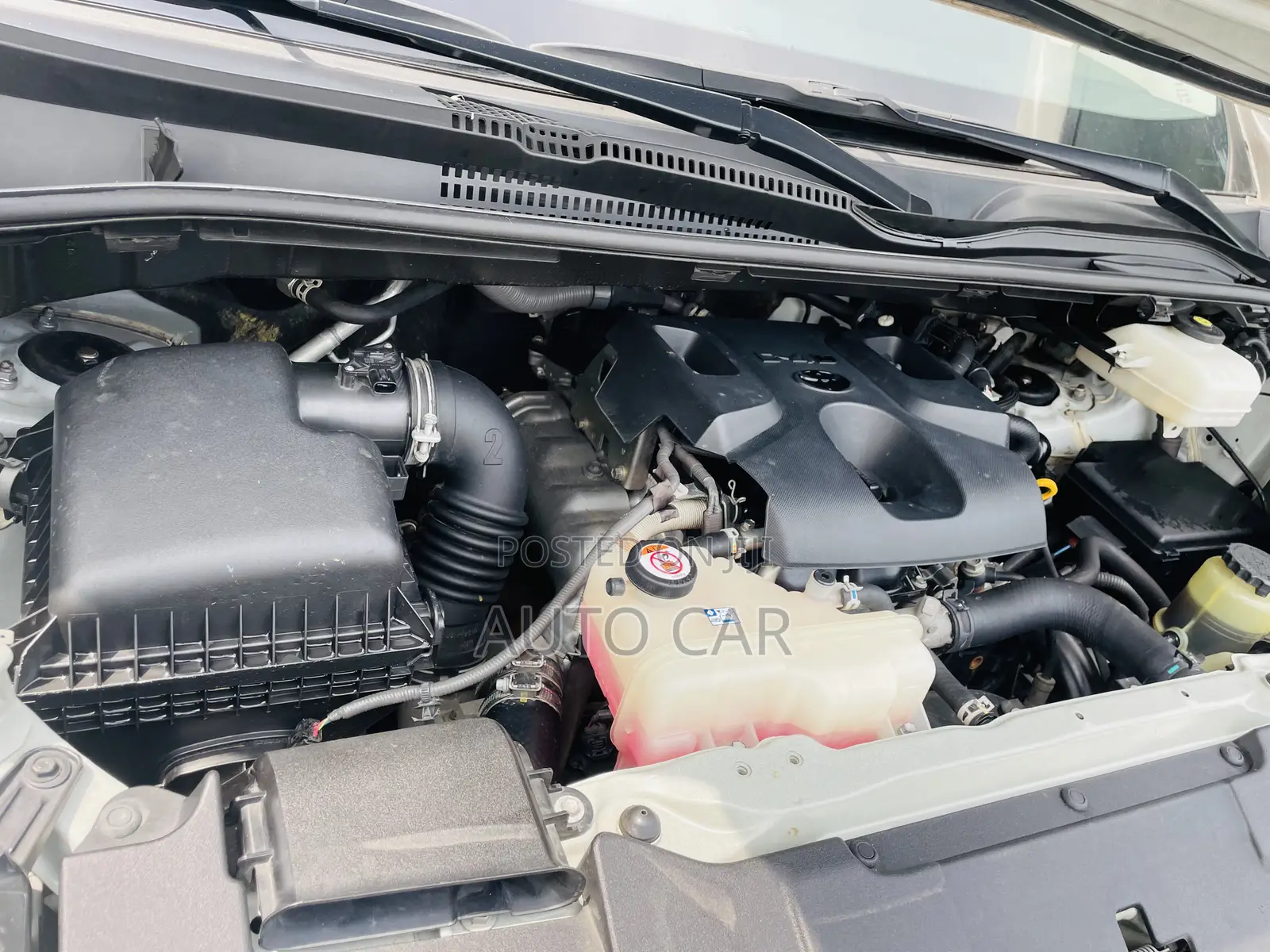 Toyota HiAce 2021 White
