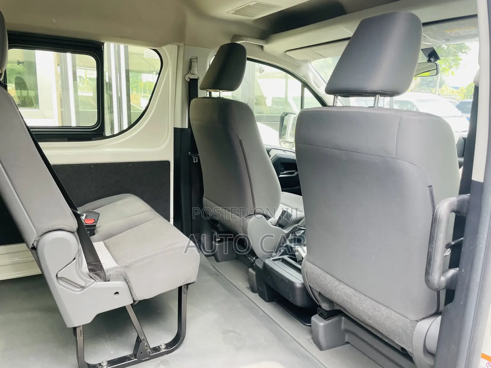 Toyota HiAce 2021 White