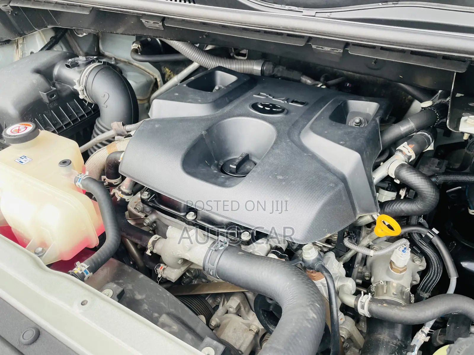 Toyota HiAce 2021 White