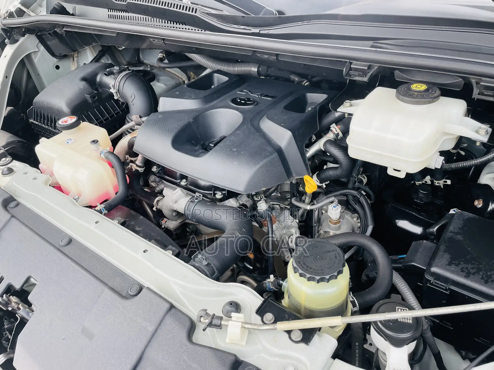 Toyota HiAce 2021 White