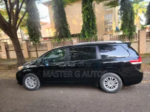 Toyota Sienna 2011 Black