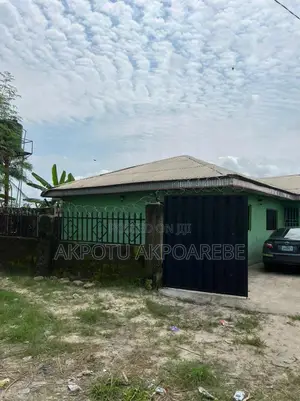 6bdrm Block of Flats in Uzoro, Isoko for sale