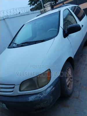 Toyota Sienna 2001 White