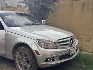 Mercedes-Benz C300 Sport 4Matic Sedan AWD (3.0L 6cyl 7A) 2010 Silver