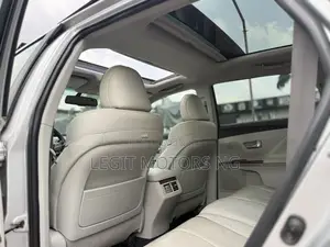 Toyota Venza 2010 Silver