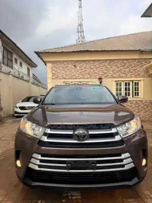 Toyota Highlander XLE 4x2 V6 (3.5L 6cyl 8A) 2018 Gray