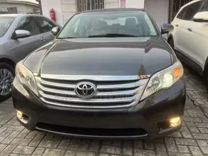 Toyota Avalon Limited Sedan FWD (3.5L 6cyl 6A) 2012 Gray
