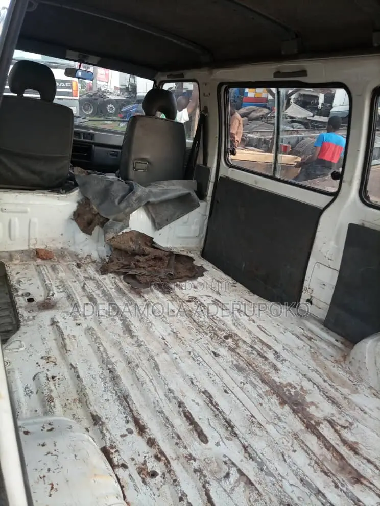 Toyota Hilux 1991 White