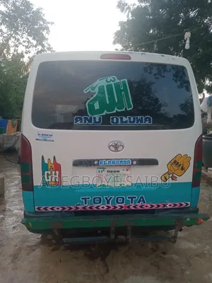 Toyota HiAce 2011 White