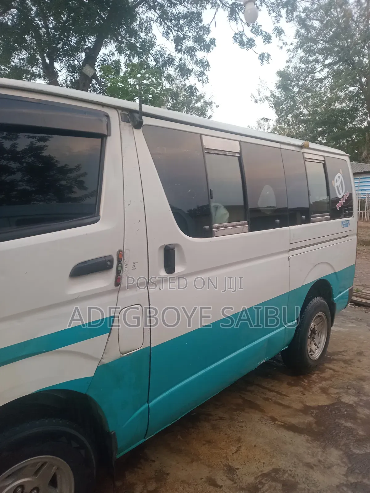 Toyota HiAce 2011 White