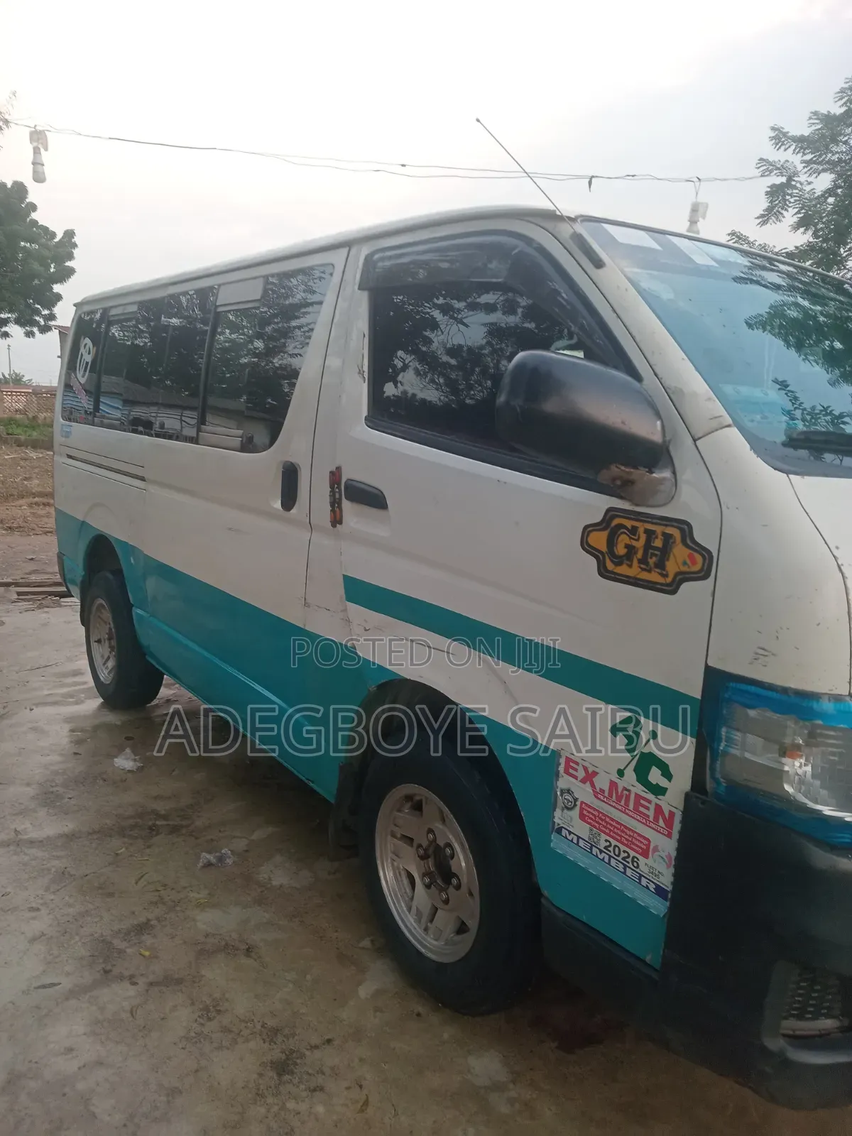 Toyota HiAce 2011 White
