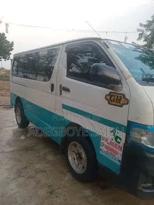 Toyota HiAce 2011 White