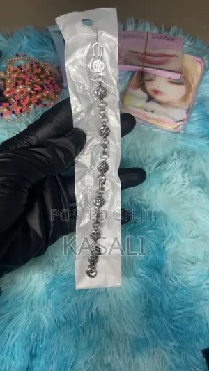 Hands Chain