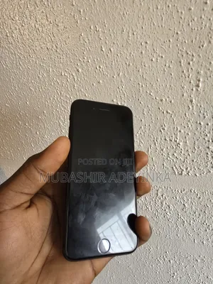 Apple iPhone SE (2020) 64 GB Black
