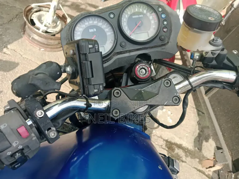 Kawasaki Z750 2016 Blue