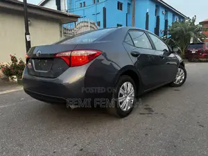 Toyota Corolla LE (1.8L 4cyl 2A) 2018 Gray